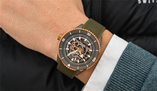 雷达手表进灰了解决办法是什么（图）